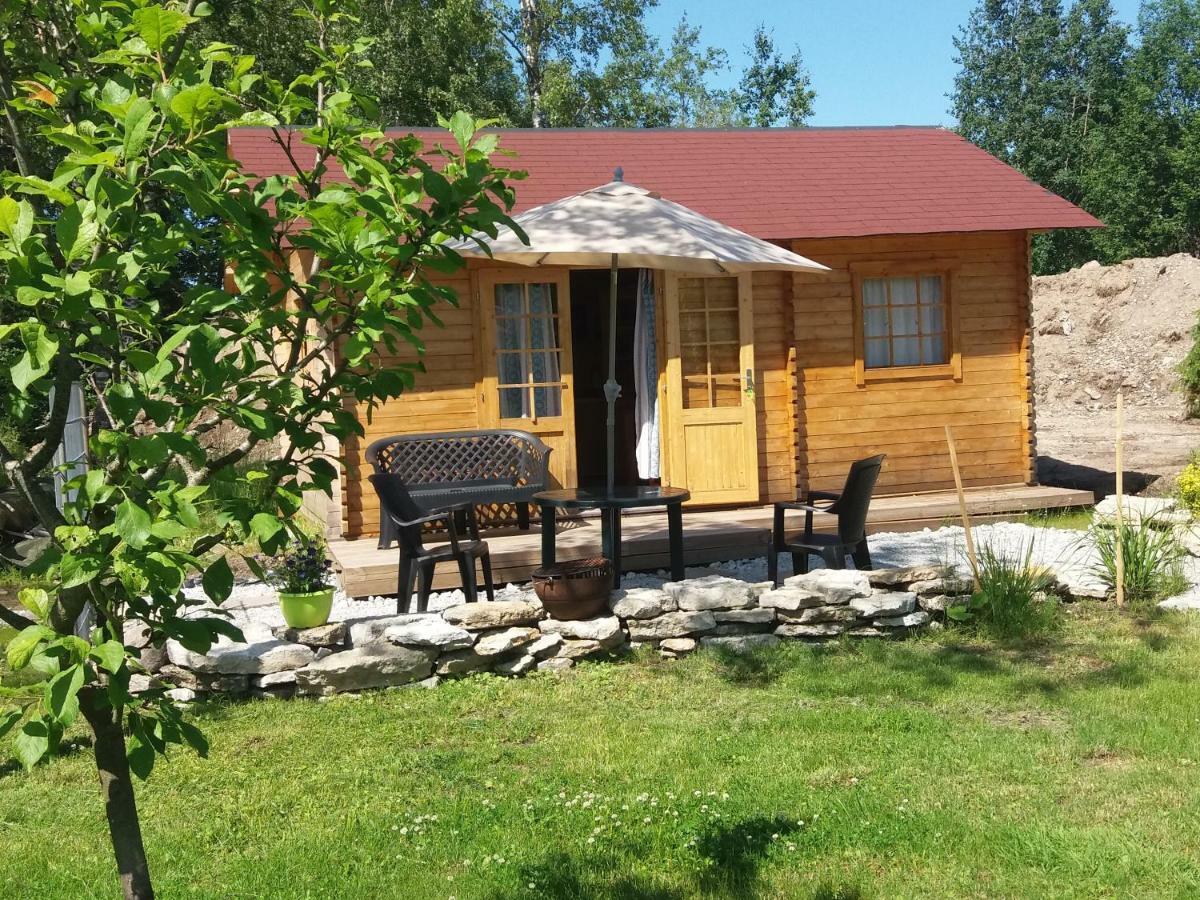 Gasthaus Hueueru Puhkemajad Huuru Exterior foto