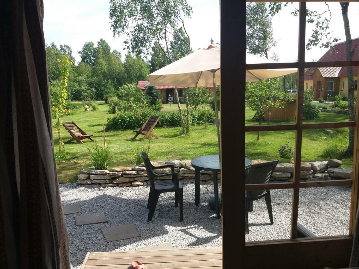 Gasthaus Hueueru Puhkemajad Huuru Exterior foto